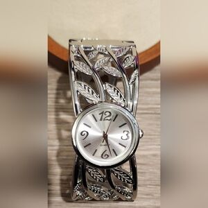 Quartz Bangle Watch Size 7 Artisan Leaf Cuff Watch Silvertone Stainless Steel